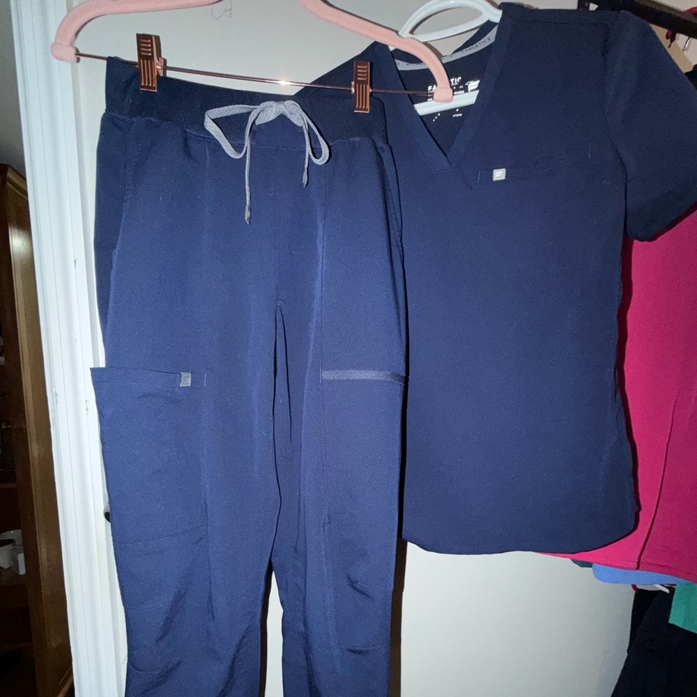 Fabletics Navy Scrub Set